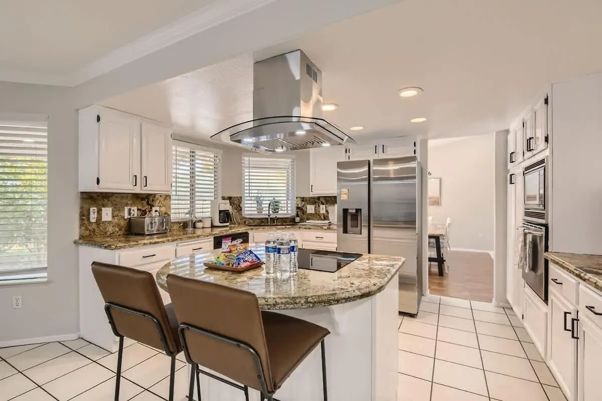Heated Pool With Cabana & Game-Room 15 Min To Strip Las Vegas