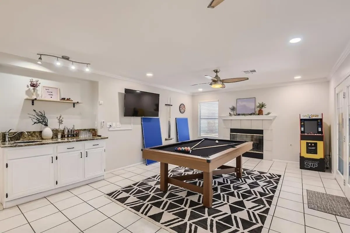 Heated Pool With Cabana & Game-Room 15 Min To Strip Las Vegas USA